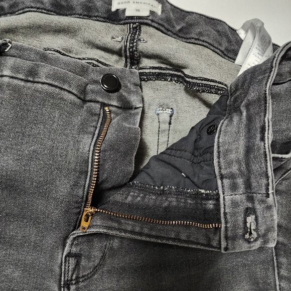 Good American Gray Wash Good Petite Straight Leg Jeans - Picture 6 of 9